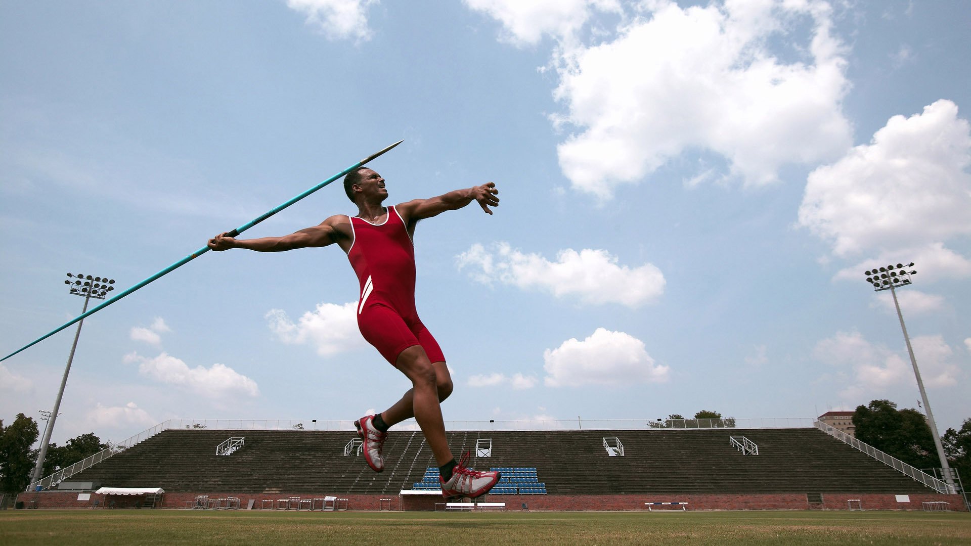 胡贝特·科斯后程加速力压群雄，胡贝尔特